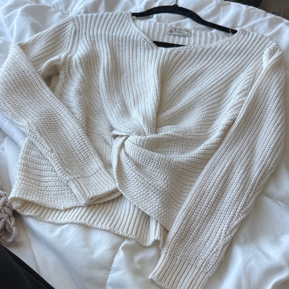 Chic Cream Twist-Knot V-Neck Sweater